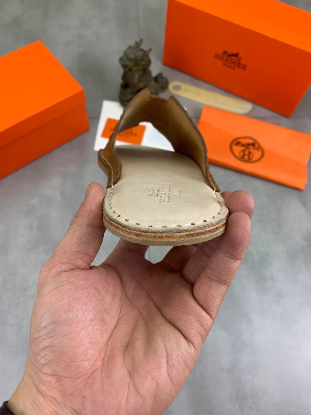 Men's men's shoes 💰P360 new model (genuine leather outsole series) new colors are coming simultaneously on the official website [HERMES] Hermès series: original development, original anatomy display, exclusive outsole [Material] Sole: original genuine leather sole with cow essence film 🌸. Fabric Original calfskin Lining: Imported cowhide, delicate and soft Code number: 38-44